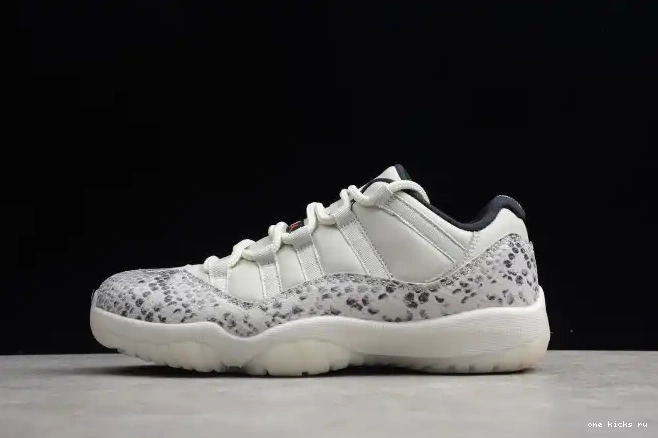Onekick SE CD6846-002 Jordan Air Bone Low 11 Snake Light 0507